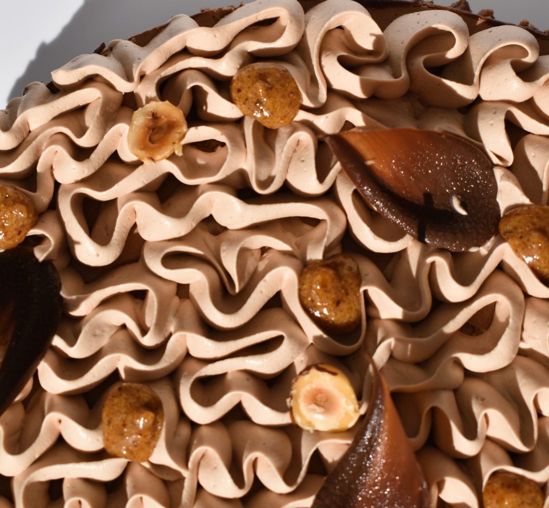 Crunchy entremet chocolat noisette Créations pâtissières et traiteur Bonifacio Pâtisseries artisanales en Corse